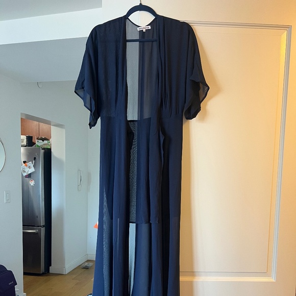 Beautiful Never Worn Reformation Winslow Navy Wrap Dress (Medium) - Picture 5 of 7